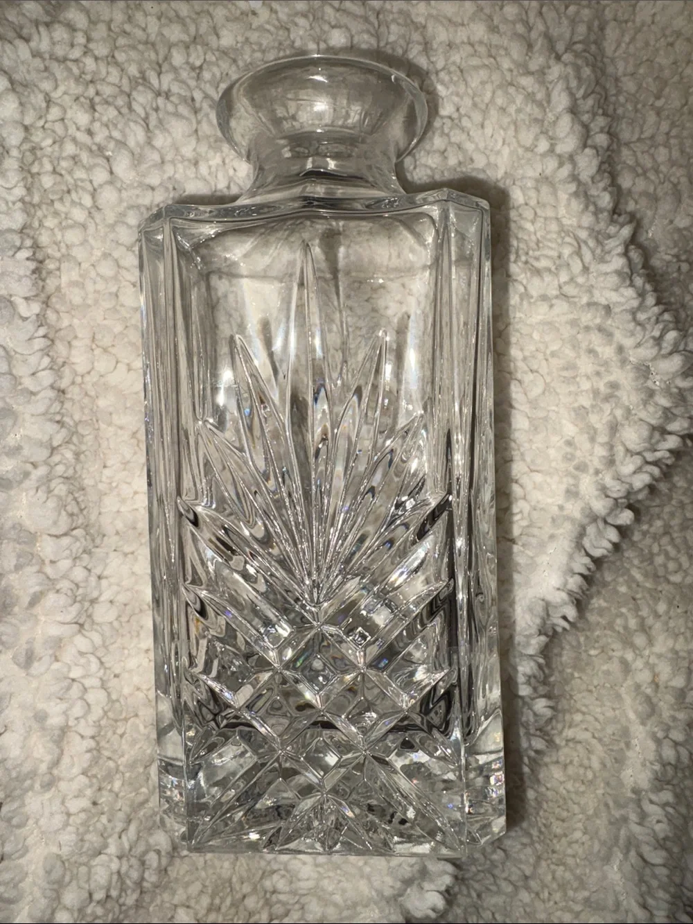 Cut Crystal Decanter - Clear Glass Home Accent Faceted Glass Top Liquor Decanter